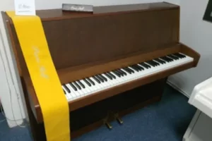 Pianino Loefberg z dobrym mechanizmem Renner