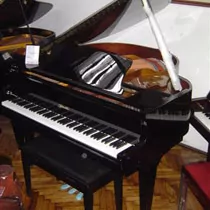 1-nowy-fortepian-czarny